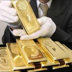 Gold reclaims Rs 27,000-level on global cues, seasonal demand