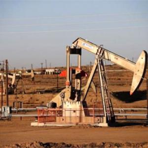 India to sell small oil, gas fields to private companies