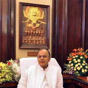 FinMin may stick to 3.5% fiscal deficit for FY17