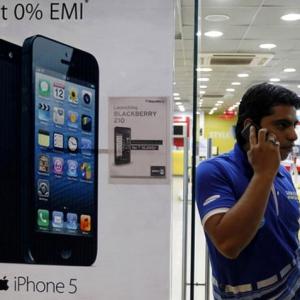 iPhone privacy: Apple grapples with internal conflicts