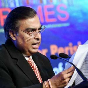 Mukesh plans another disruption, RIL to enter e-commerce