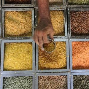 High food prices pose challenge to India's inflation target