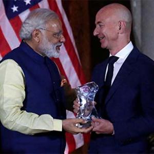 Modi clinches deal with Bezos, Amazon will invest more in India