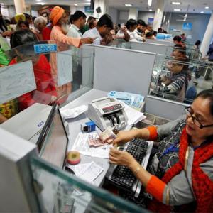 Bank officers want pay equality with central govt staff