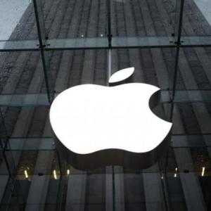 Apple becomes first US company to hit $1 trillion m-cap