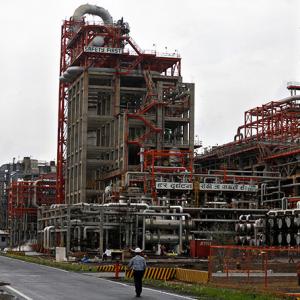 Maharashtra refinery hit by mega project jinx