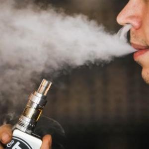 Govt's dilemma: To ban or not ban e-cigarettes?