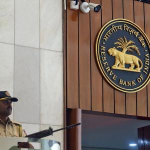 RBI's curb on current account use may hit pvt banks