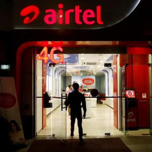 Airtel again pips Jio in mobile customer addition