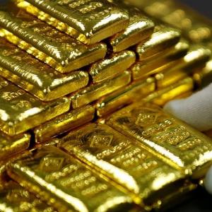 Fall in gold price opens up window for investors