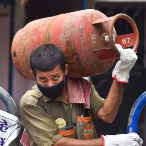 Govt to tackle LPG cost in next leg of Ujjwala scheme