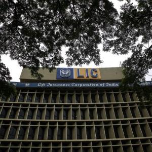 LIC IPO:16 merchant banks in fray for lead managers
