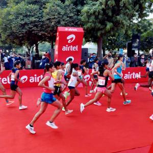 Voda, Airtel take on Rel Jio in exchanges, fight is on