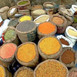 Traders cry foul over stock limit on pulses