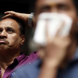 Investors lose over Rs 7.35 lakh cr as markets plummet