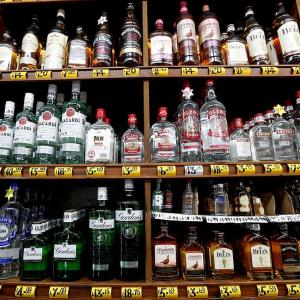 Govt urged to cut customs duties on British alcohol