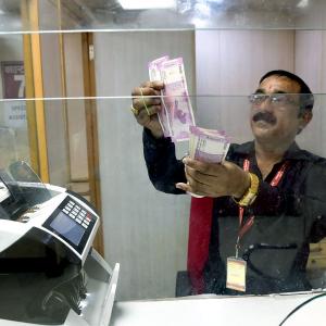 Rs 2,000 note exchange: Small queues, confusion