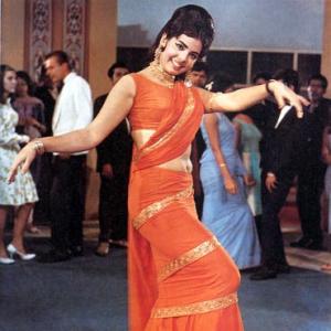 Mujhse Dosti Karoge  Bollywood outfits, Bollywood actress