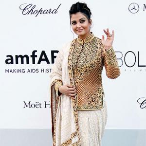 PIX: Bollywood's Gals Wear the Sari, with a Difference!