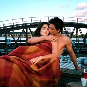Katrina gets intimate with SRK: What will Salman say?