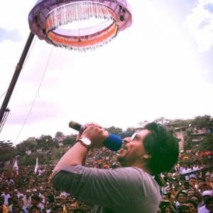 PHOTO: Shah Rukh Khan celebrates dahi handi