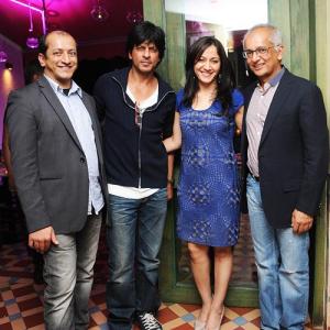 PIX: Shah Rukh's Pizza Party with Friends
