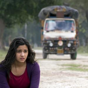 'Alia would sit on the road and eat Maggi with her hand during the Highway shoot'