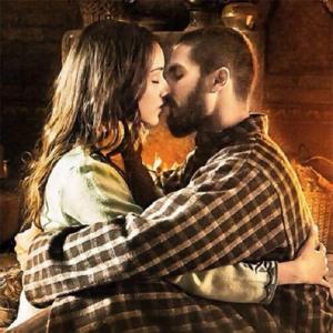 Bollywood's HOTTEST Kisses of 2014