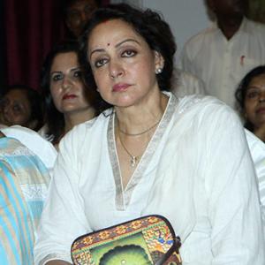 Hema Malini, Sooraj Barjatya attend Ravindra Jain's prayer meet