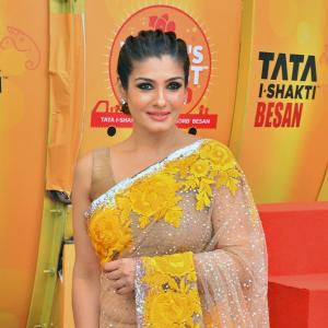 PIX: Raveena, Urvashi Rautela visit Andheri Cha Raja