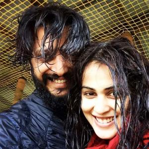 Riteish-Genelia, Shahid-Mira: CUTEST Couple Selfie? VOTE!