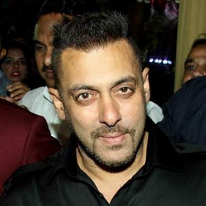 PIX: Salman, Katrina at Baba Siddique's Iftar party