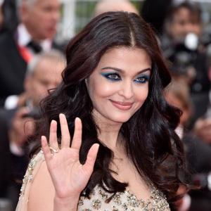 Cannes 2016: Aishwarya looks gorgeous in gold