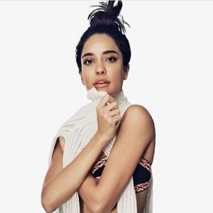 This is what superhot Lisa Haydon loves to do