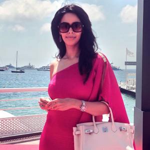Mallika poses for Cannes' cameras