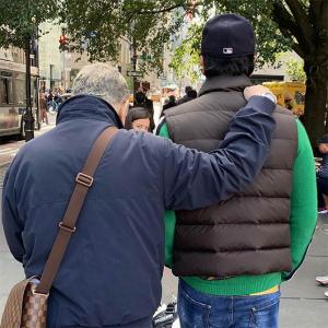 Ranbir and Rishi Kapoor go for a stroll