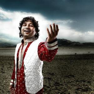 Watch: Kailash Kher sings for India!