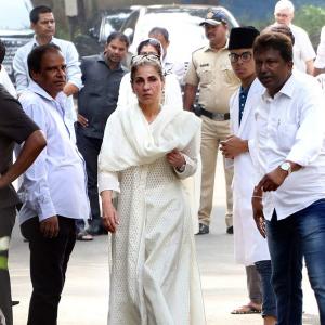 Scenes from Dimple Kapadia's mother's funeral