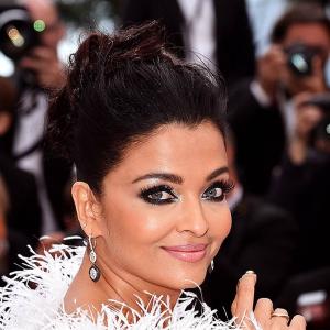 Cannes: Doesn't Aishwarya look stunning?