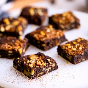 Recipe: No-Bake Vegan Walnut Chocolate Brownie