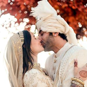 FIRST PICTURES: Alia-Ranbir ARE MARRIED!