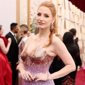 STUNNING! Jessica Chastain on the Oscars red carpet