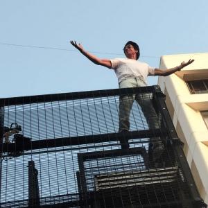 Watch: When Fans Wish Shah Rukh Khan!