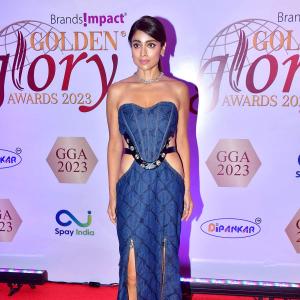 Shriya's Bold Fashion At Awards Ceremony