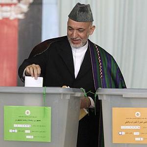 Image: Afghans begin voting for new President