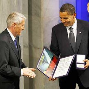 Obama receives Nobel Peace prize, justifies war 