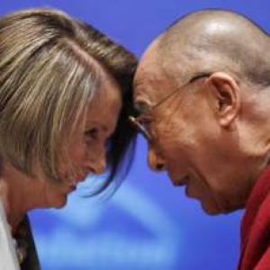 Pic: Dalai Lama receives human rights award in US