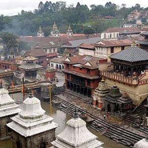 Pashupatinath temple reopens, Maoists block roads