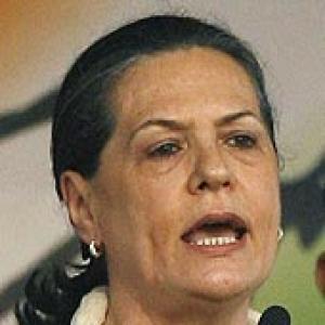 Sonia skirts NCP-Congress alliance issue