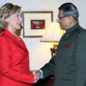 India, US to go ahead with nuclear deal: Clinton 